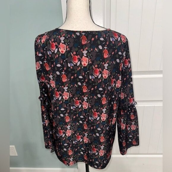 Saks Fifth Ave Women’s floral bell sleeve blouse size medium - Picture 4 of 6